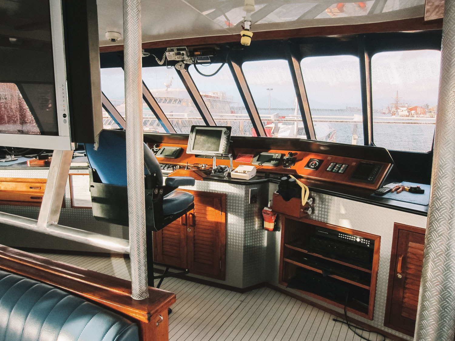 great barrier reef boat