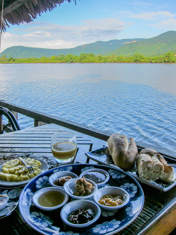 Breakfast on the River