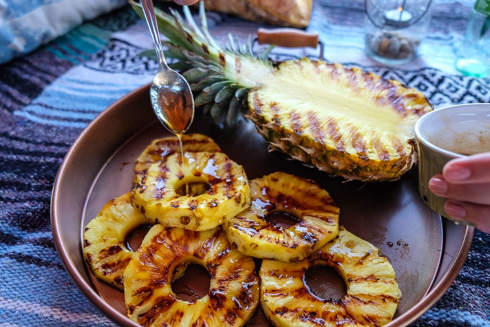 Grilled Pineapple with Rum Sauce