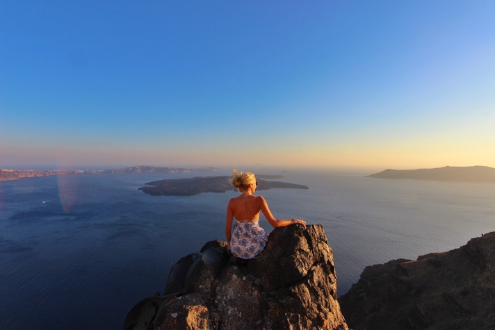 5 Romantic Places for Couples in Santorini • The Blonde Abroad