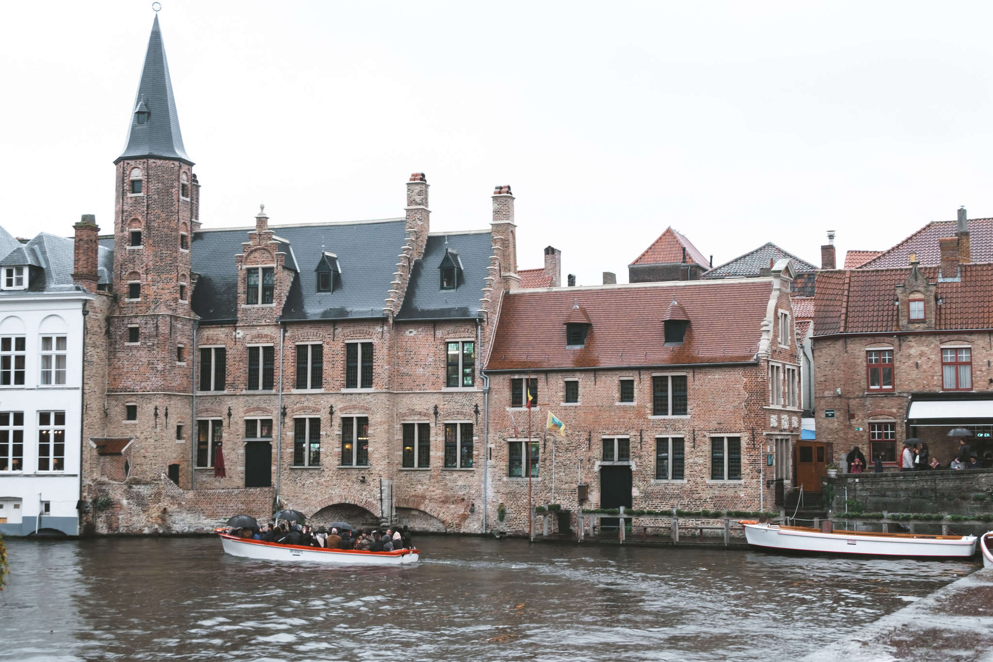 buildings and river in bruges