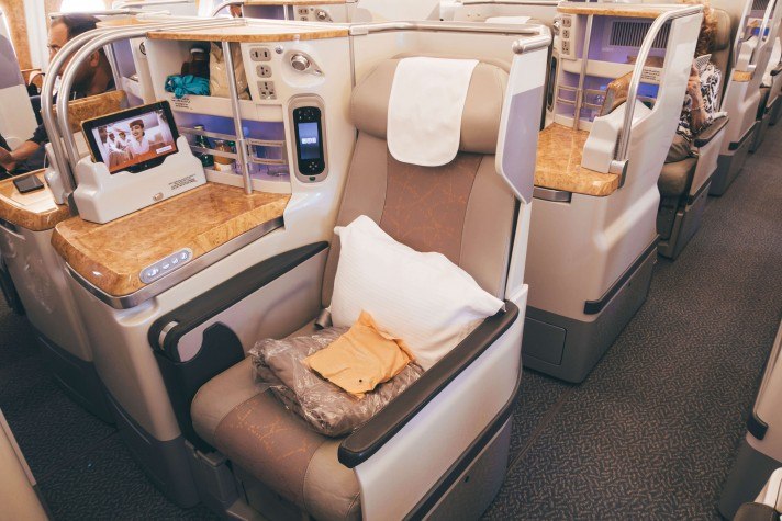 Emirates Business Class Flight from Dubai to Los Angeles • The Blonde ...