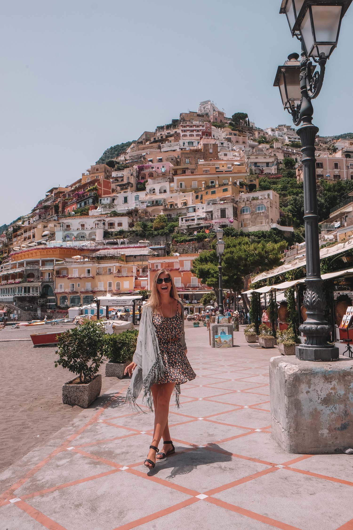 Blonde în Positano