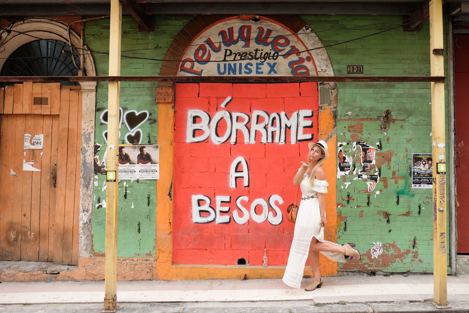 Borrame a Besos Street Art in Panama City