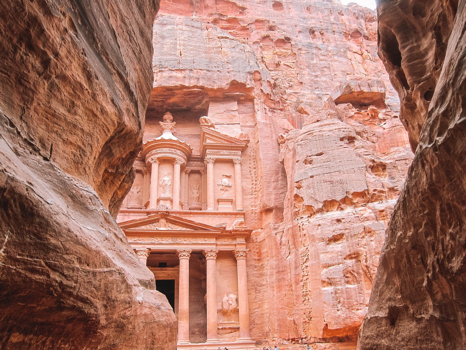 best time to travel to jordan