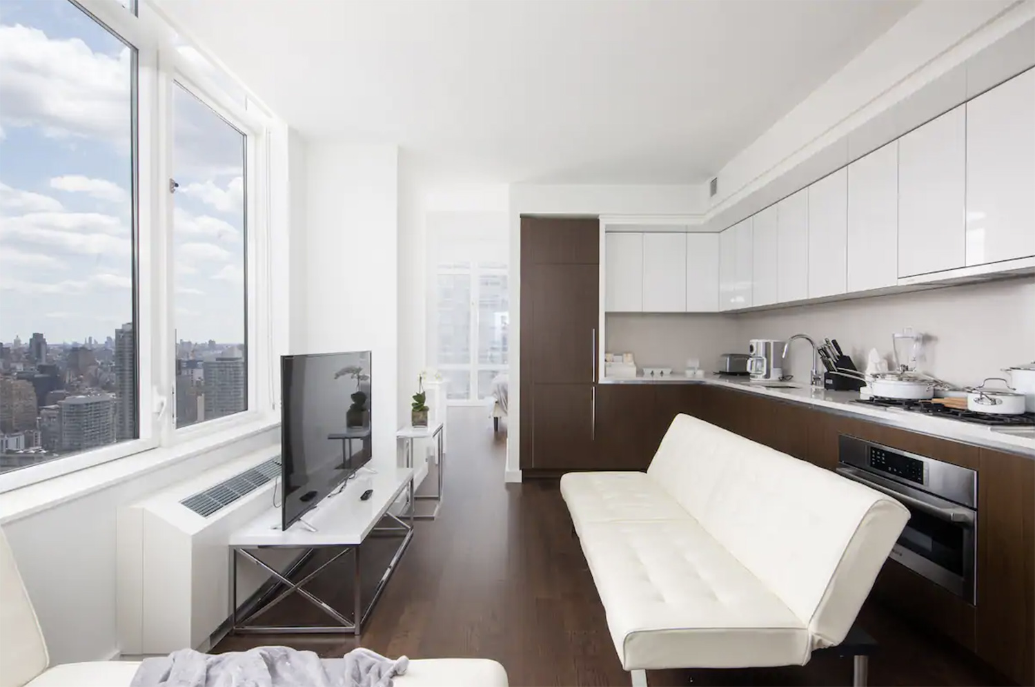 Modern Airbnb NYC Best Views of Times Square New York City