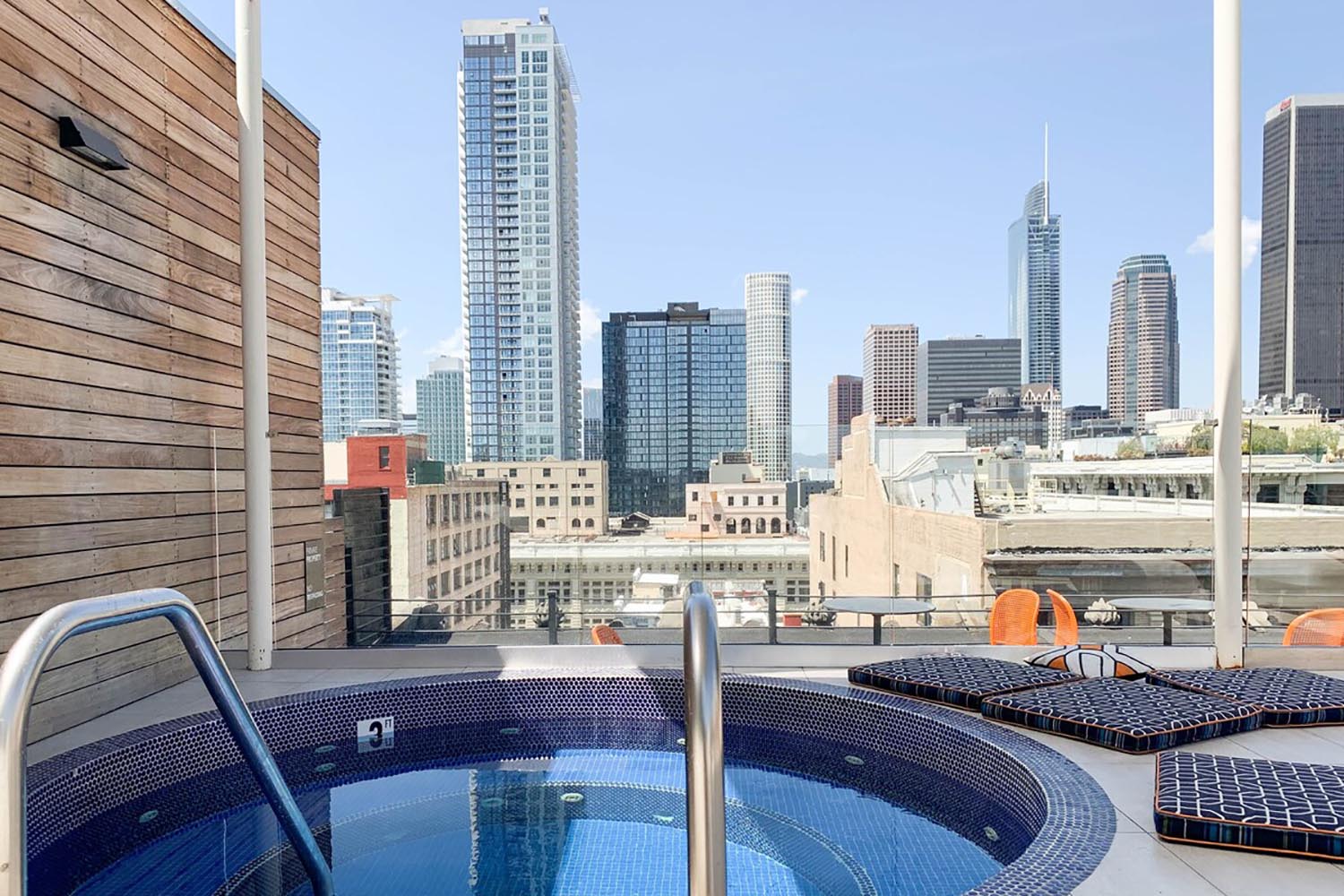 Contemporary Modern Downtown Los Angeles Apartment Airbnb Rooftop