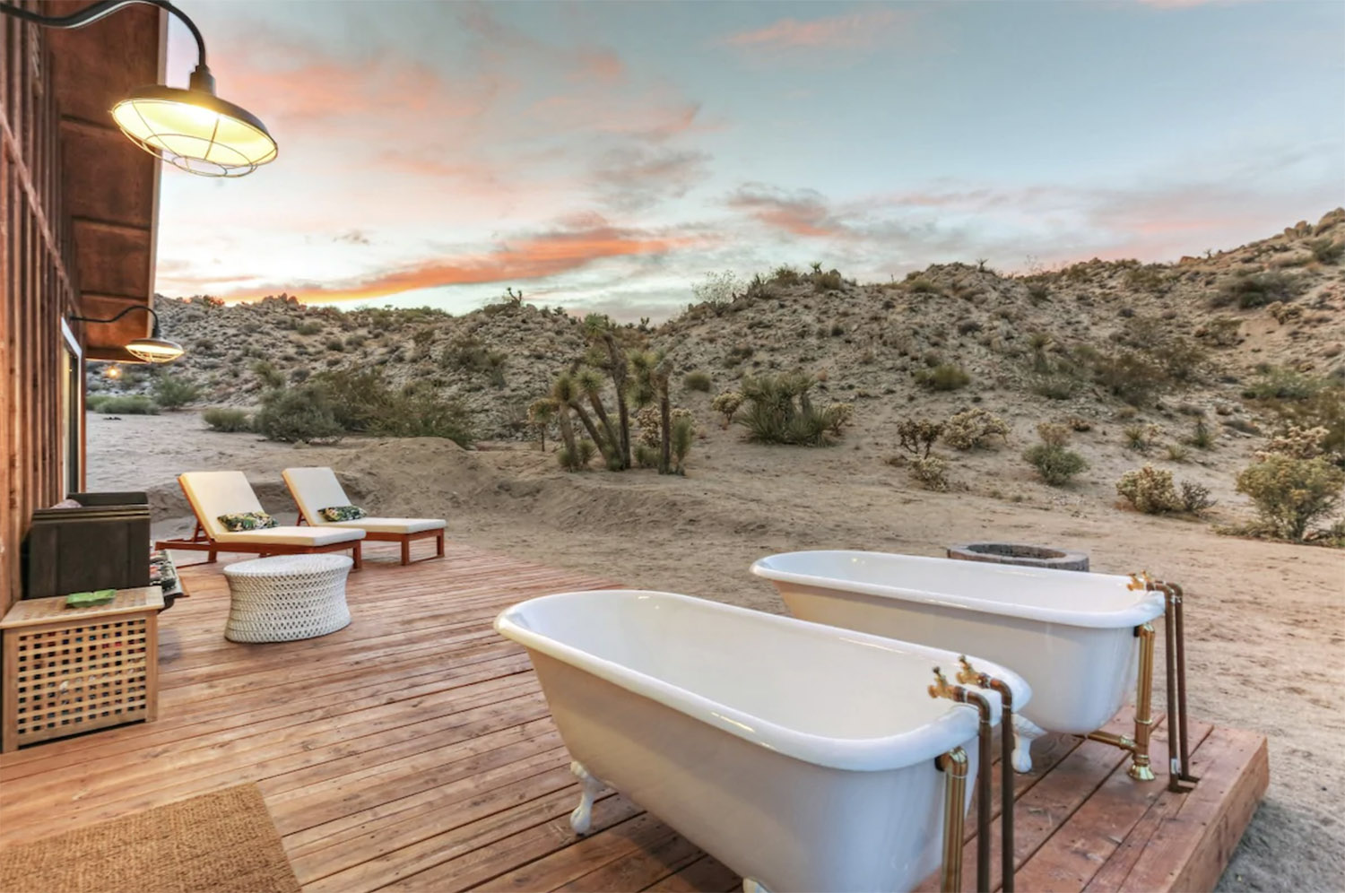 The Coolest Airbnbs In Joshua Tree, Outdoor Bathtub Airbnb