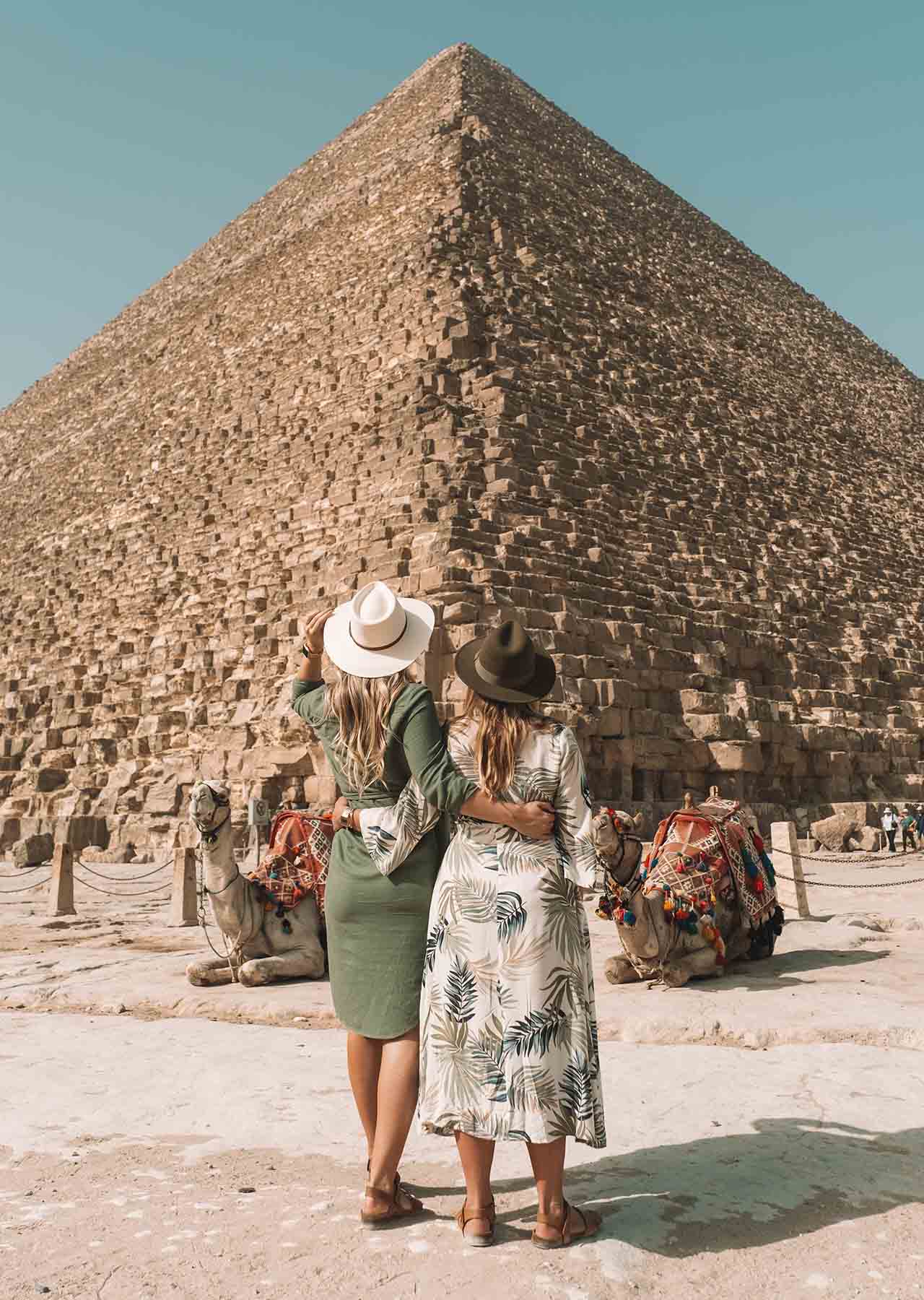 What can female tourists wear in Egypt?